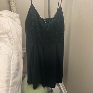 Short emerald green windsor dress